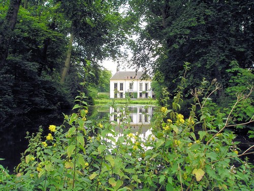 Doorkijk op huize Nijenburg, Heilooërbos.