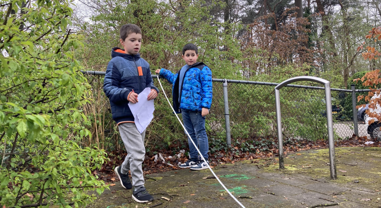 Leerlingen De Rank Lochem aan de slag met Klimaatproof plein