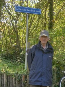 Wim Loning bij het Meester Loningpad
