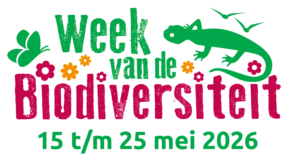 Tekst "Week van de Biodiversiteit" met datum 15-25 mei 2026, bloemen, vlinder, hagedis en vogels.