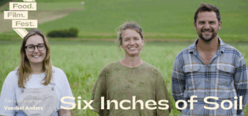 Drie mensen lachen op een veld met tekst "Six Inches of Soil" en "Food. Film. Fest."