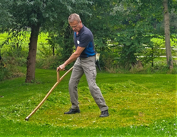zeis,zingend gras,landschapsbeheer,oud ambacht,ambacht,Sandebuur,Ike Pots
